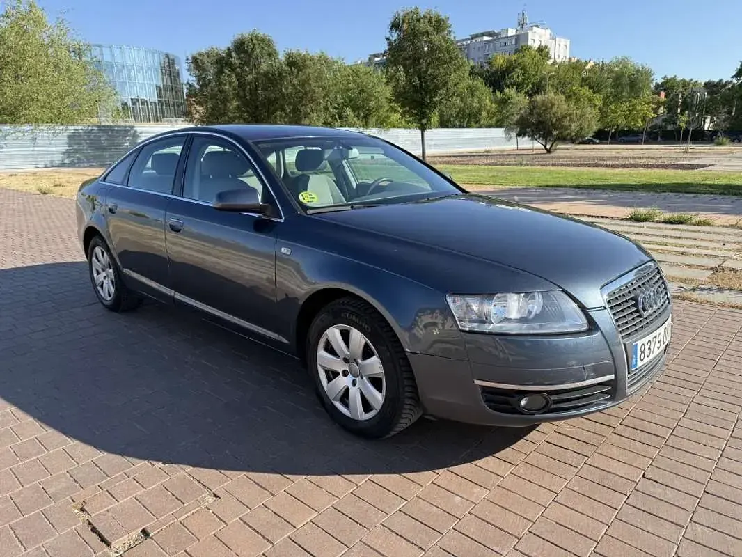Usado Audi A6 177 CV (130 kW) 2005 Gris Berlina