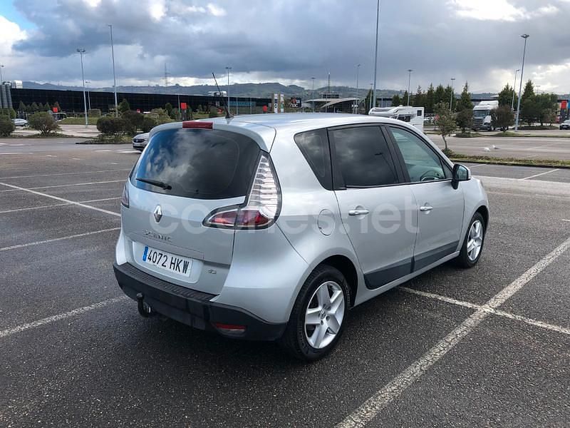 Usado Renault Scénic III Expression 95 CV (69 kW) 2012 Gris / plata Monovolumen