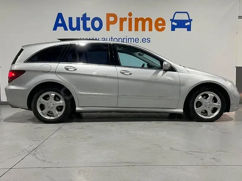Usado Mercedes R320 224 CV (164 kW) 2006 Gris / plata Monovolumen