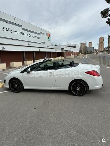 Usado Peugeot 308 CC Active 122 CV (89 kW) 2011 Blanco Descapotable