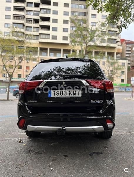 Usado Mitsubishi Outlander P-HEV 224 CV (164 kW) 2018 Negro SUV