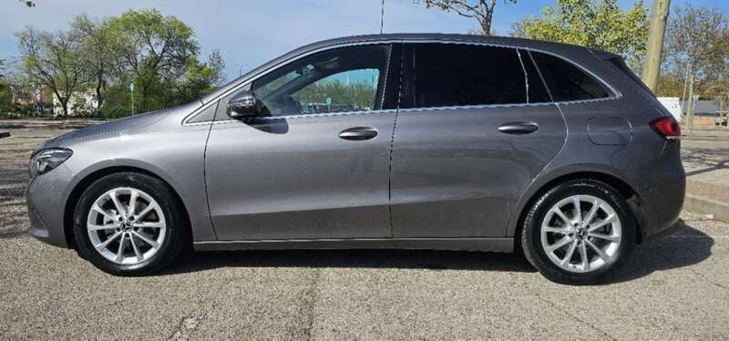 Usado Mercedes B180 109 CV (80 kW) 2020 Gris Monovolumen