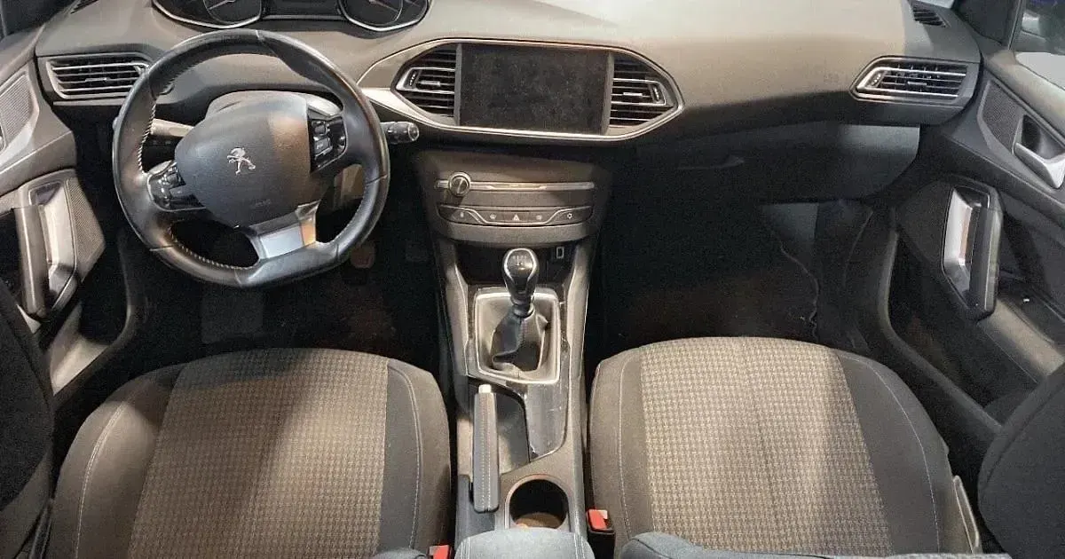 Usado Peugeot 308 Style 100 CV (73 kW) 2020