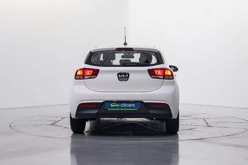 Usado Kia Rio 101 CV (74 kW) 2022 Blanco Utilitario