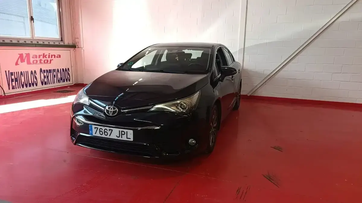 Usado Toyota Avensis Advance 143 CV (105 kW) 2016 Blanco Familiar