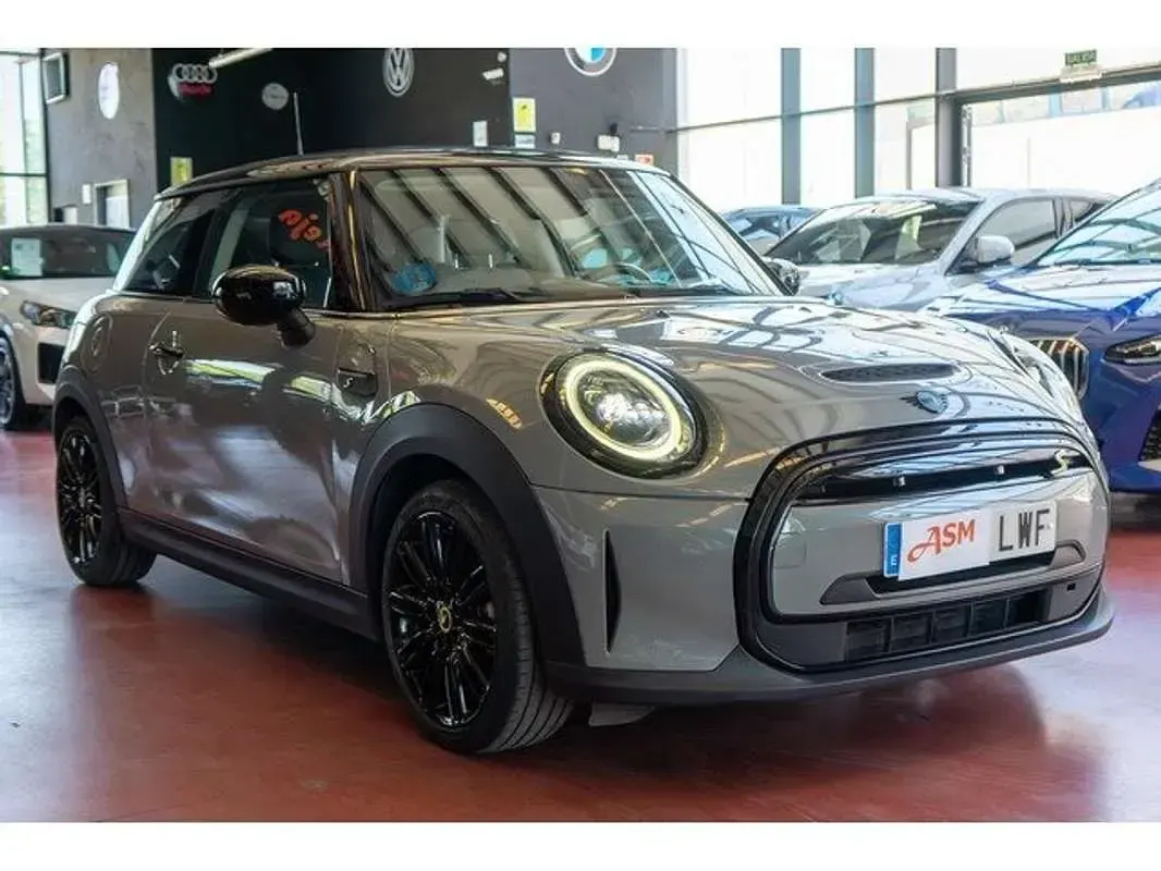 Usado Mini Cooper SE 135 kW (184 CV) 2022 Gris Utilitario