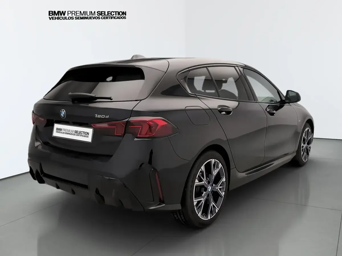 Usado BMW 120 Comfort Edition 163 CV (119 kW) 2025 Negro Utilitario