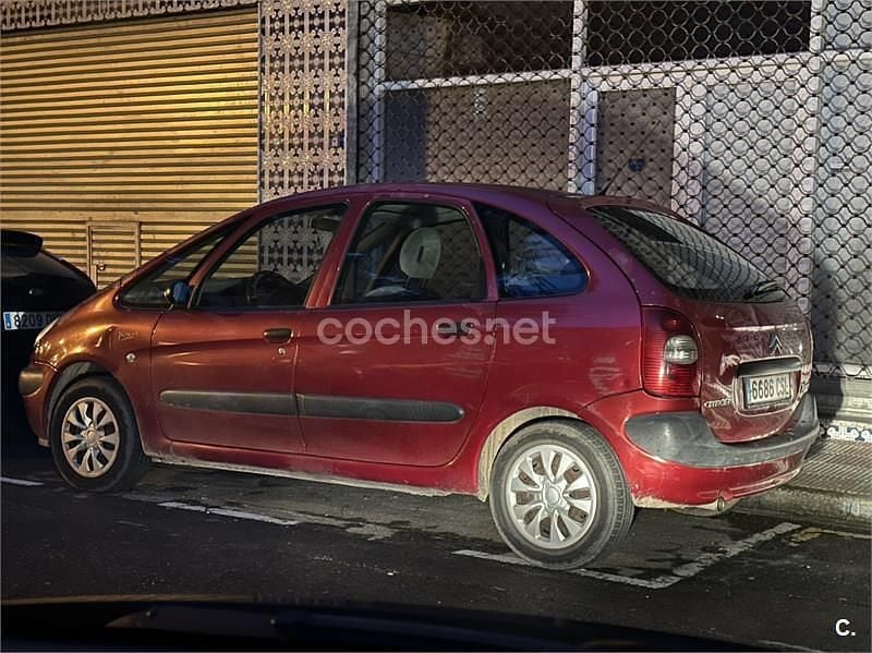 Rojo Usado 2004 Citroën Xsara Picasso Exclusive Monovolumen | 1000 € (Buen precio) - Imagen 1/1