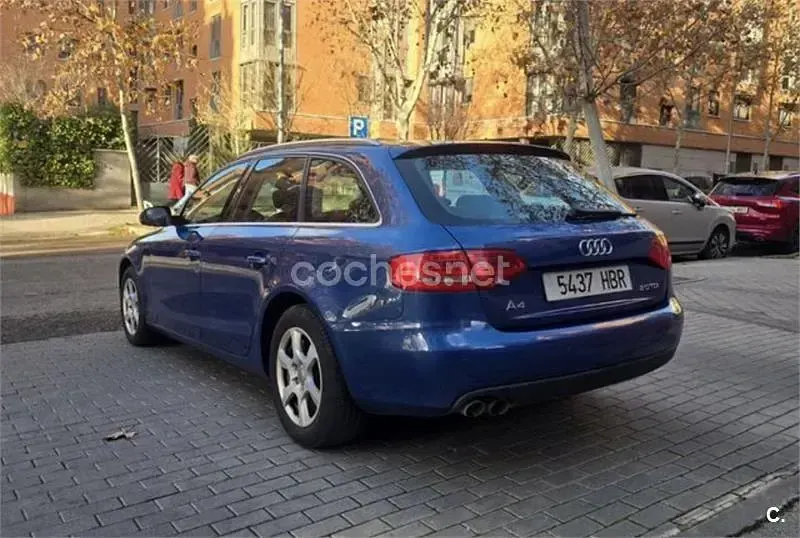 Usado Audi A4 143 CV (105 kW) 2011 Azul Familiar
