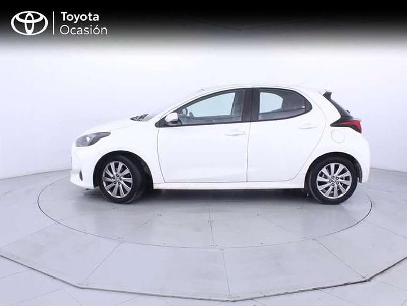Usado Toyota Yaris Hybrid Active 116 CV (85 kW) 2022 Blanco Utilitario