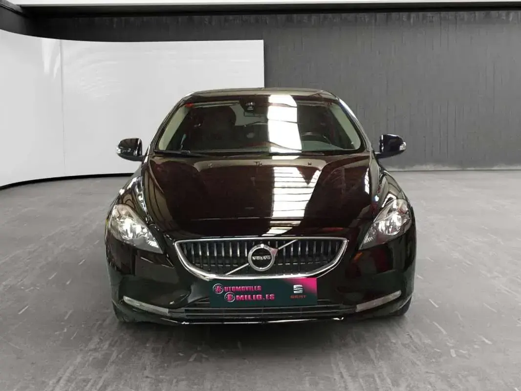 Usado Volvo V40 R-Design Momentum 120 CV (88 kW) 2016 Negro Familiar