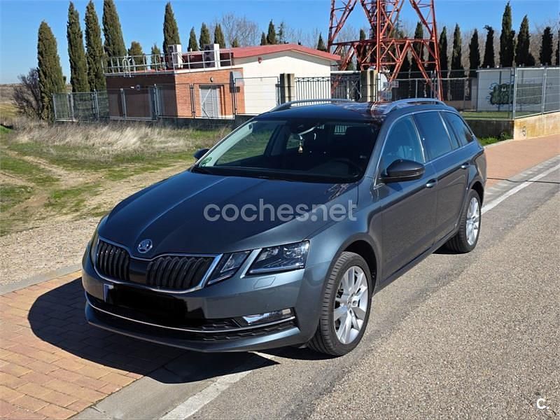 Usado Skoda Octavia 150 CV (110 kW) 2019 Gris / plata Familiar