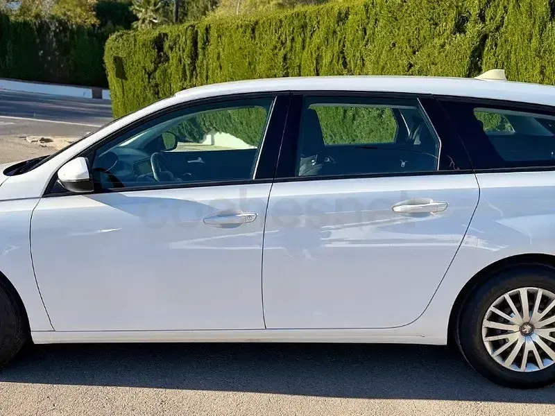 Begagnad Peugeot 308 SW Business-Line 100 HK (73 kW) 2017 Vit Kombi