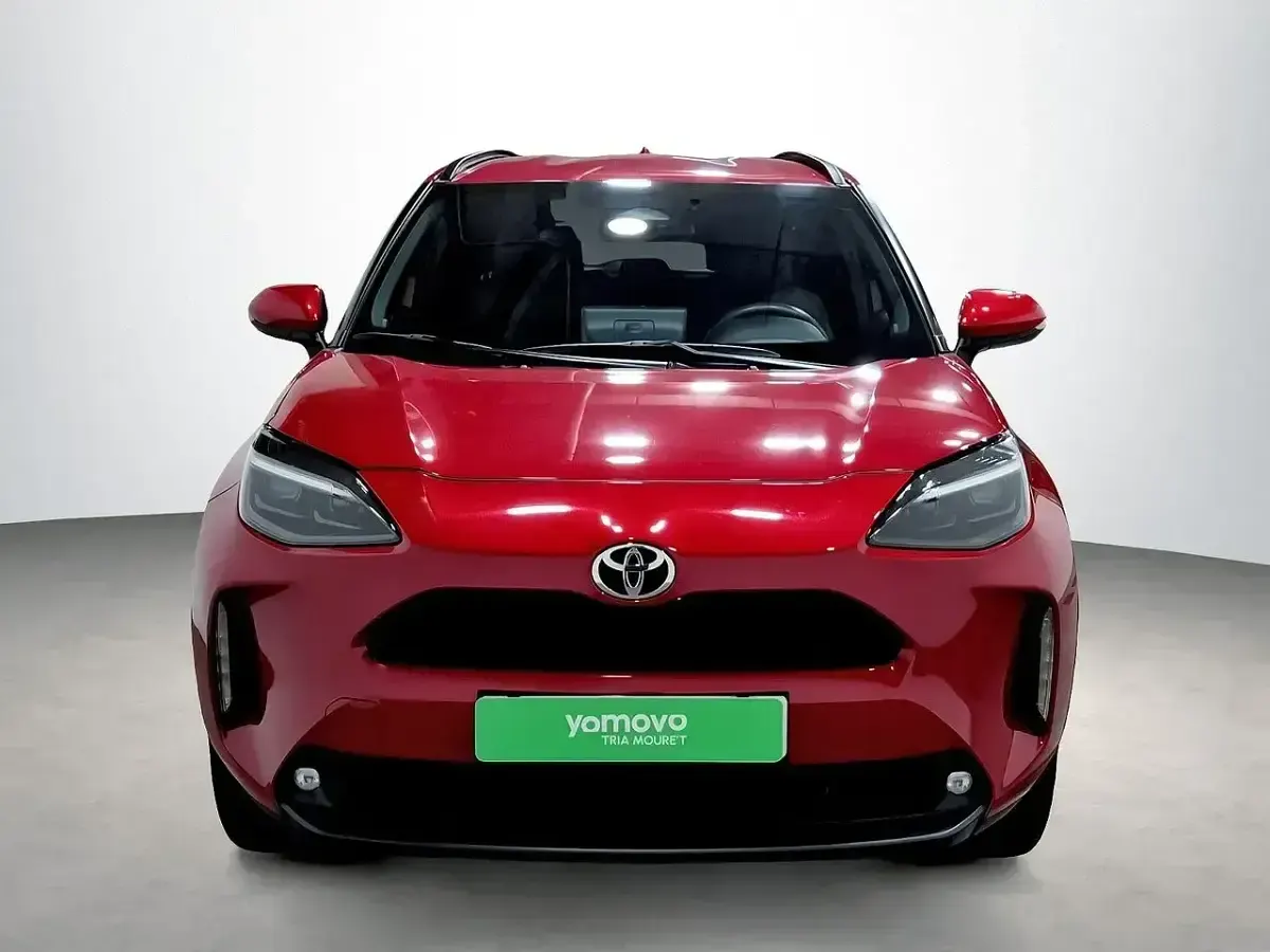 Usado Toyota Yaris Active 116 CV (85 kW) 2024 Rojo Utilitario