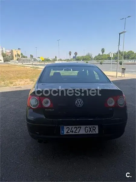 Usado VW Passat 140 CV (102 kW) 2010 Negro Berlina