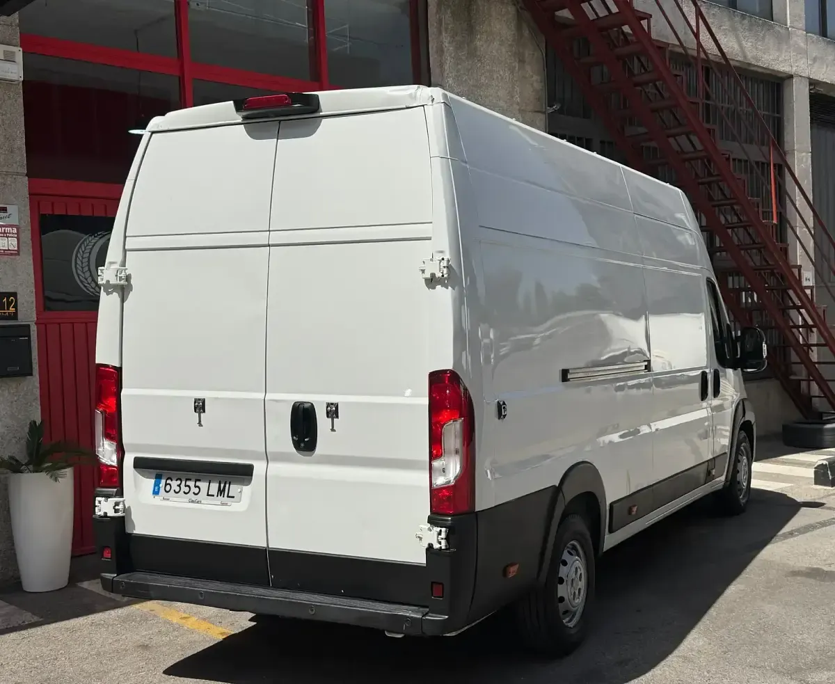 Usado Citroën Jumper 140 CV (102 kW) 2021 Blanco Monovolumen