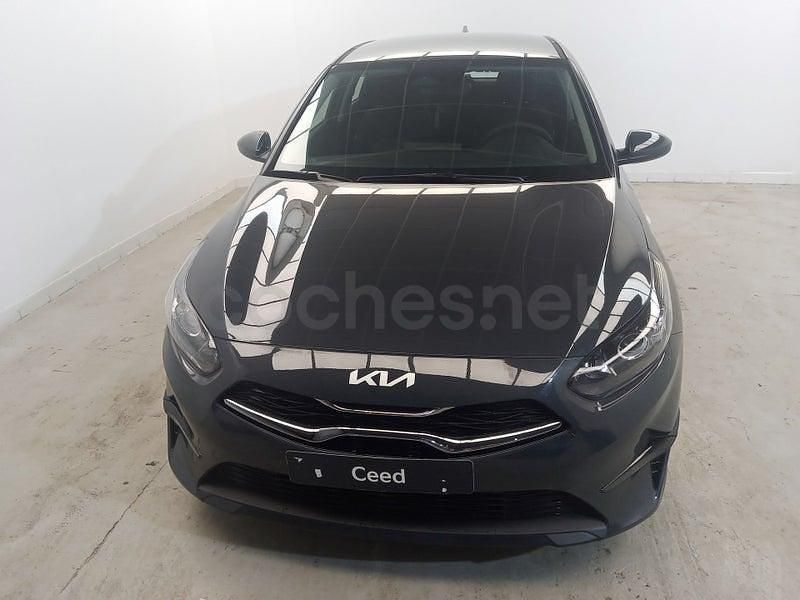Usado Kia Ceed 100 CV (73 kW) 2024 Negro Utilitario