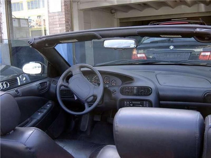 Usado Chrysler Stratus 133 CV (97 kW) 1998 Plateado Descapotable