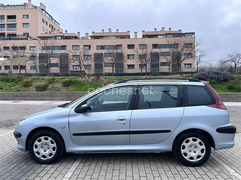 Usado Peugeot 206 90 CV (66 kW) 2004 Azul Familiar