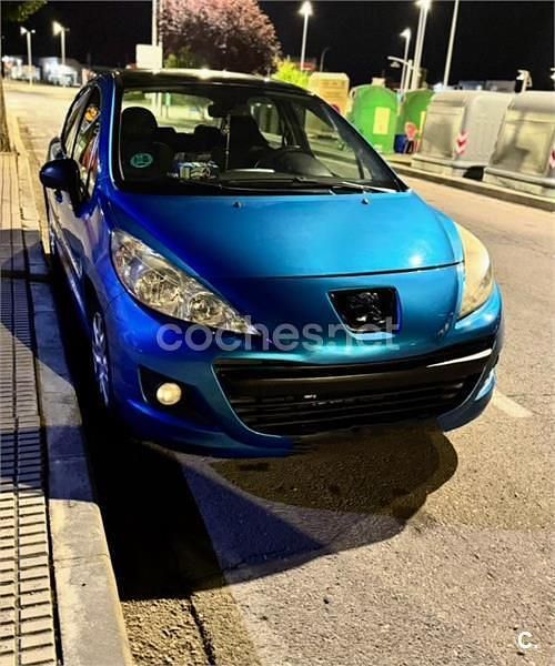 Usado Peugeot 207 Active 95 CV (69 kW) 2011 Azul Familiar