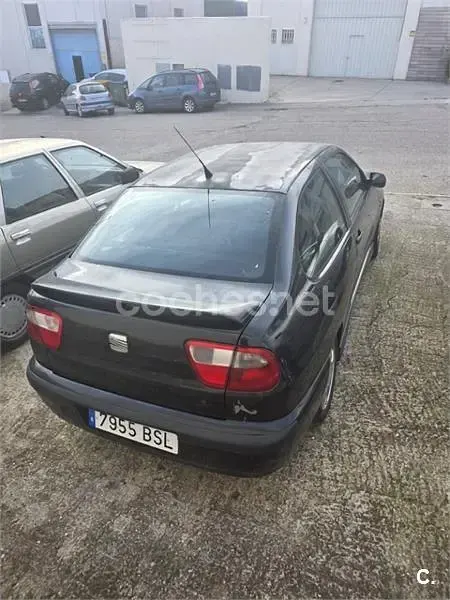 Usado Seat Cordoba Sport 90 CV (66 kW) 2002 Negro Berlina