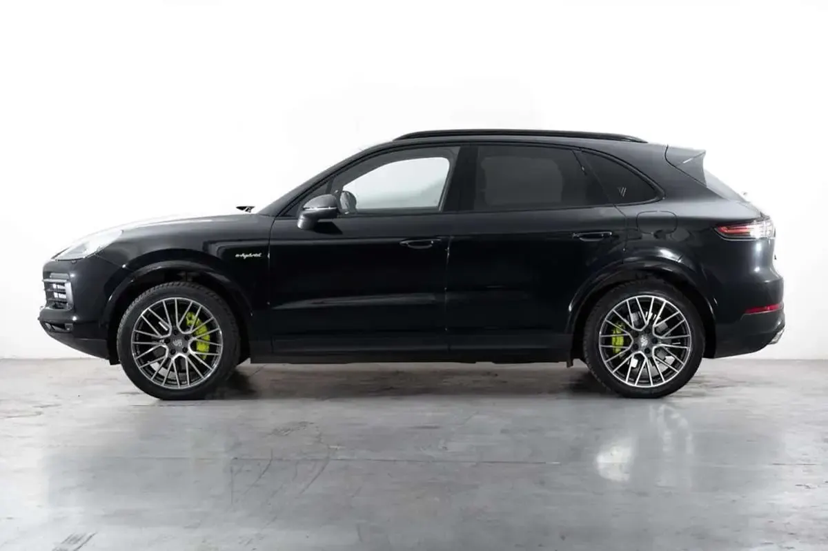 Usado Porsche Cayenne E-Hybrid 462 CV (339 kW) 2019 Negro SUV