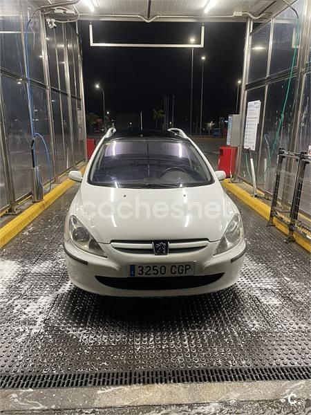 Usado Peugeot 307 90 CV (66 kW) 2003 Blanco Familiar
