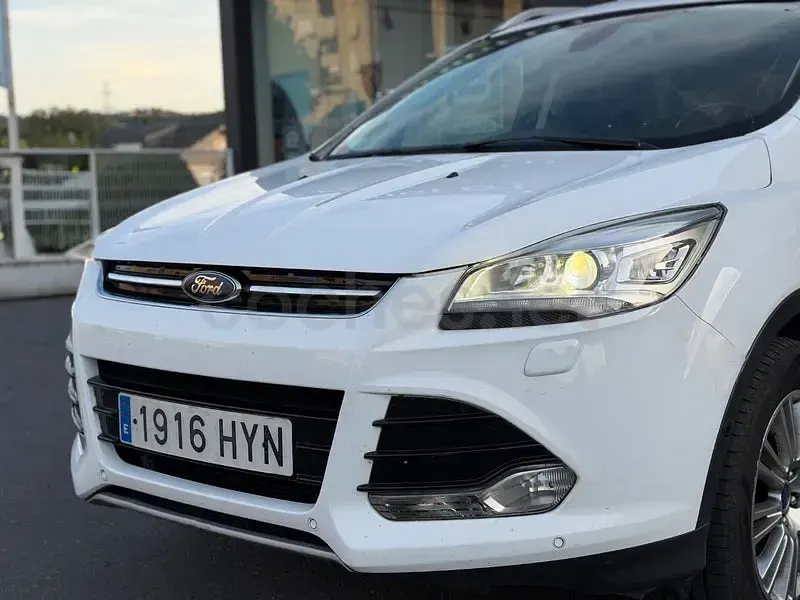 Usado Ford Kuga Titanium 140 CV (102 kW) 2015 Blanco SUV