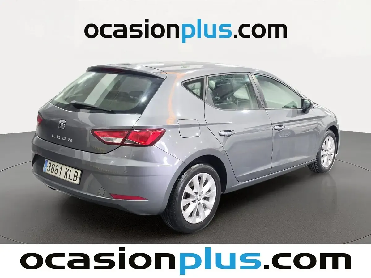 Usado Seat Leon Style 116 CV (85 kW) 2018 Gris Utilitario