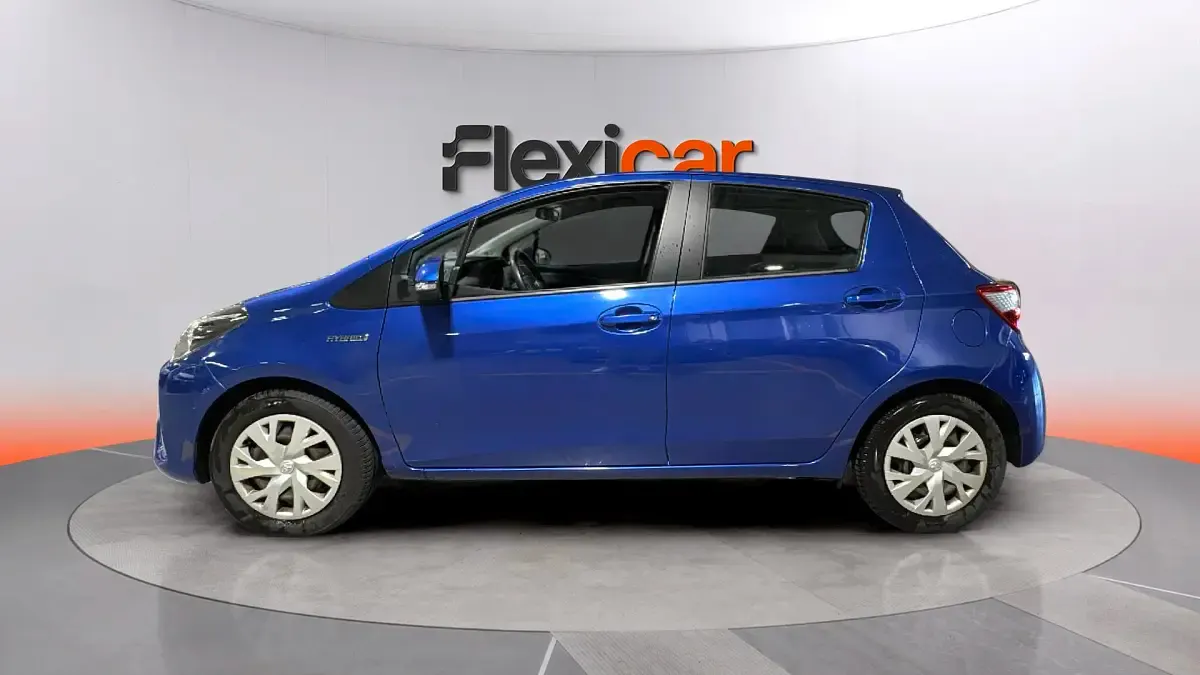 Usado Toyota Yaris Hybrid Business Edition 116 CV (85 kW) 2020 Azul Berlina