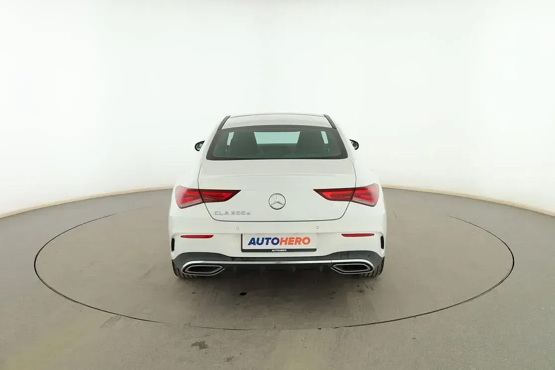 Käytetty Mercedes CLA200 AMG line 150 HP (110 kW) 2021 Valkoinen Sedan