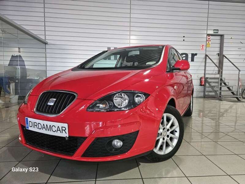 Usado Seat Altea Style 105 CV (77 kW) 2010 Rojo Monovolumen