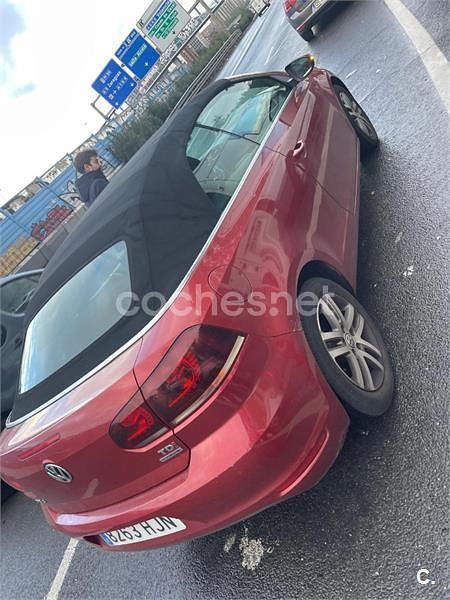 Usado VW Golf Cabriolet 105 CV (77 kW) 2012 Granate Descapotable