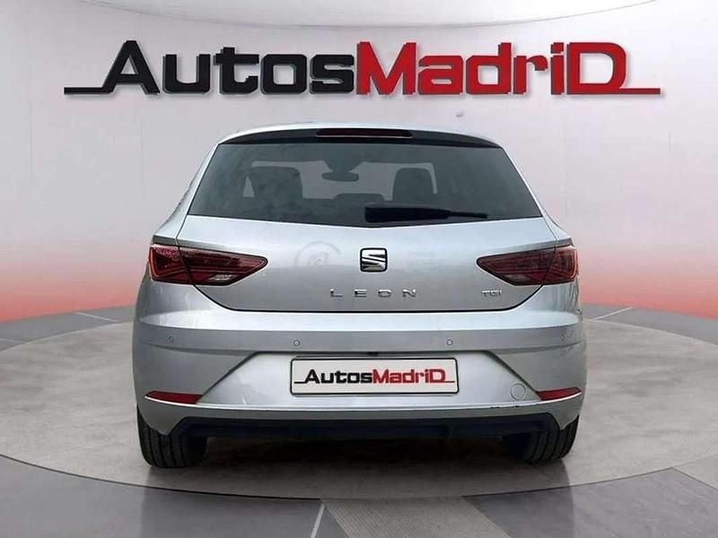 Usado Seat Leon Style 131 CV (96 kW) 2020 Gris Berlina