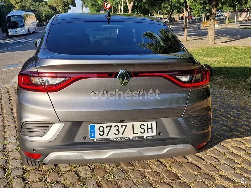 Usado Renault Arkana Zen 140 CV (102 kW) 2021 Gris / plata SUV
