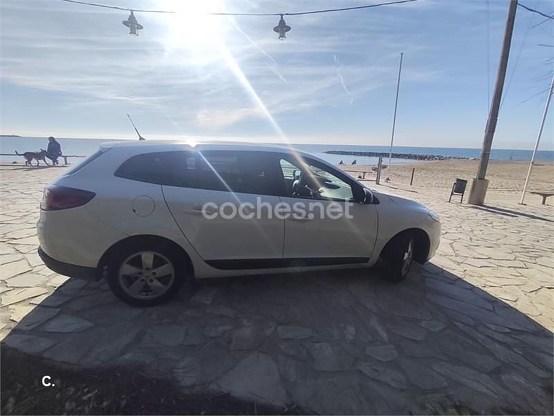 Usado Renault Mégane GrandTour Business 90 CV (66 kW) 2012 Blanco Familiar
