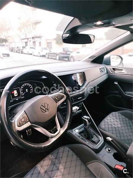 Usado VW Taigo R-line 110 CV (80 kW) 2022 Gris / plata SUV