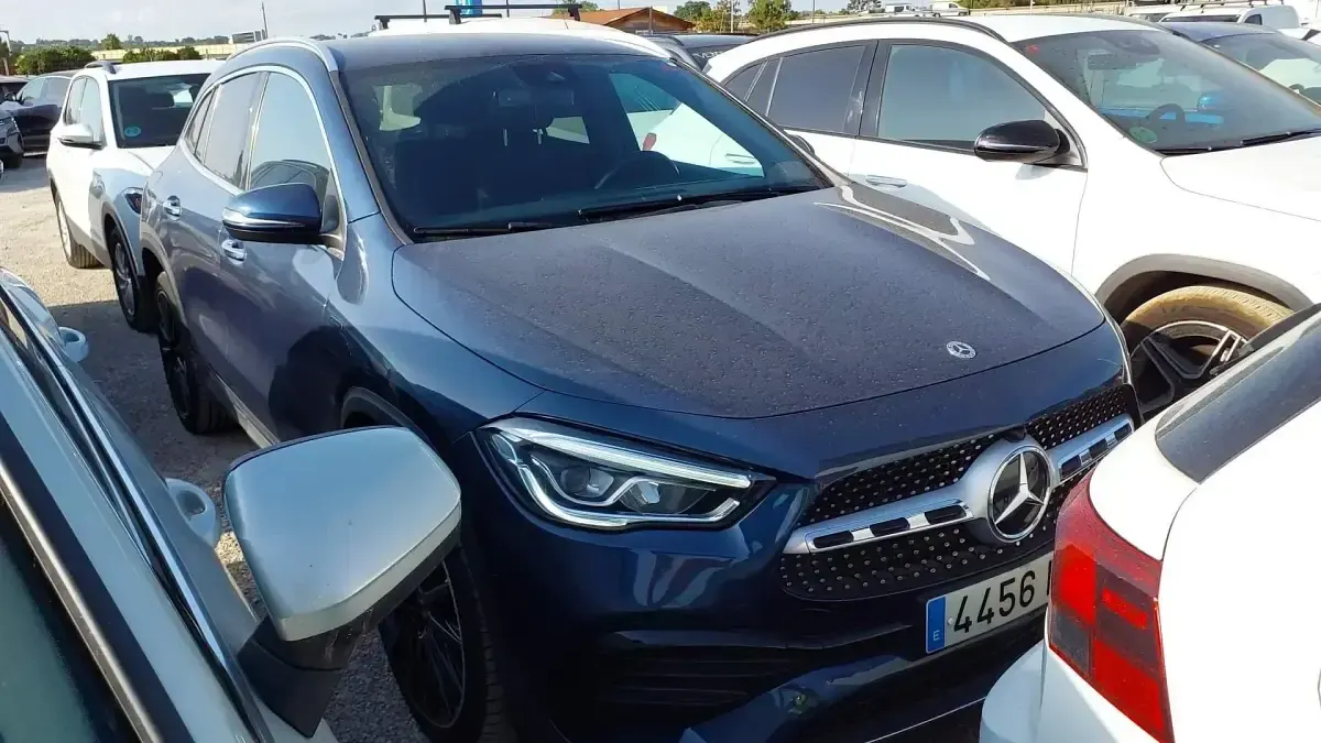 Usado Mercedes GLA250 218 CV (160 kW) 2021 Azul SUV