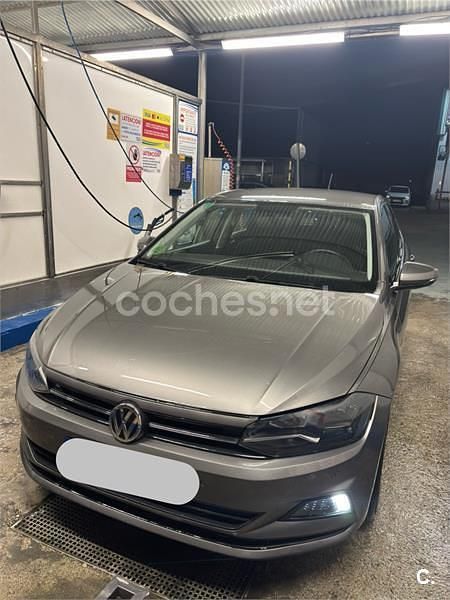 Usado VW Polo 75 CV (55 kW) 2017 Gris / plata Berlina