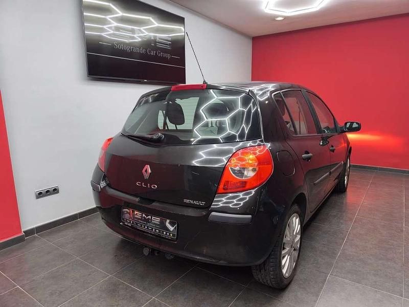 Usado Renault Clio II Authentique 86 CV (63 kW) 2008 Negro Utilitario