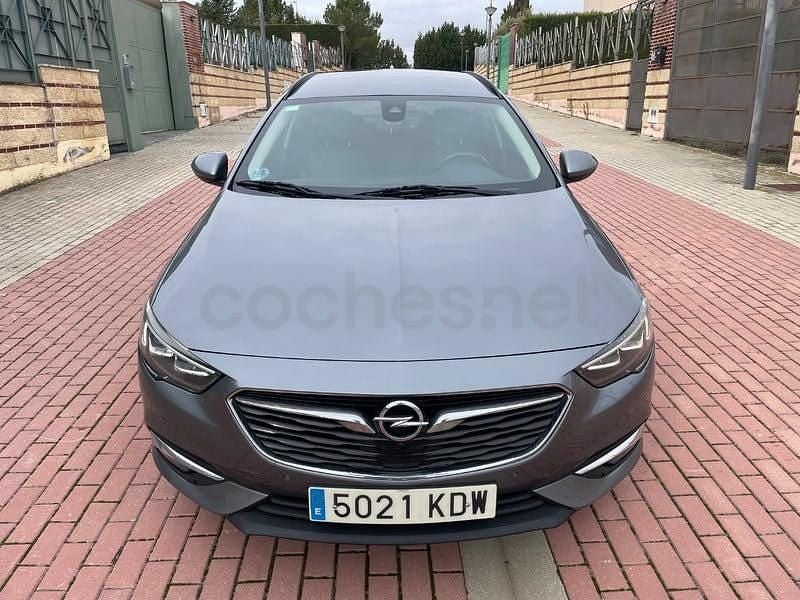 Usado Opel Insignia Selective 136 CV (100 kW) 2018 Gris / plata Familiar