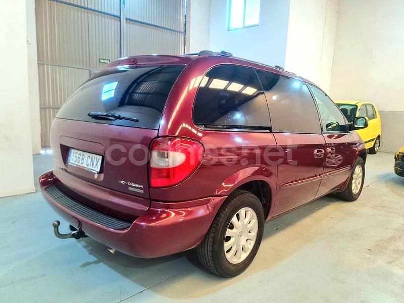 Usado Chrysler Voyager 140 CV (102 kW) 2003 Granate Monovolumen