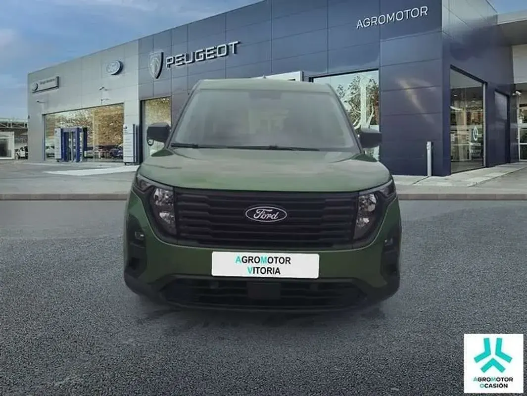 Usado Ford Tourneo Courier Trend 125 CV (91 kW) 2025 Verde Monovolumen