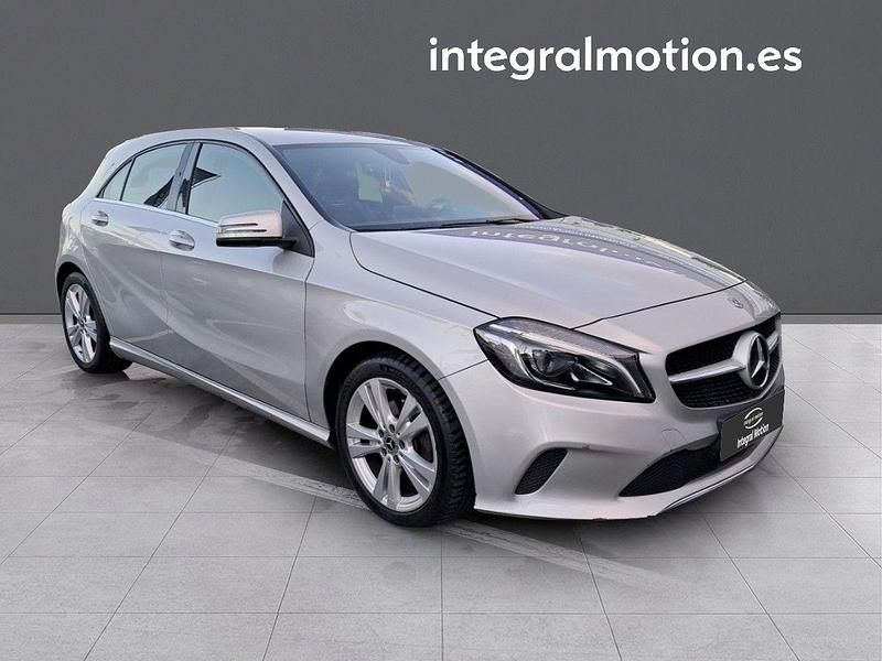 Usado Mercedes A200 136 CV (100 kW) 2018 Gris Berlina