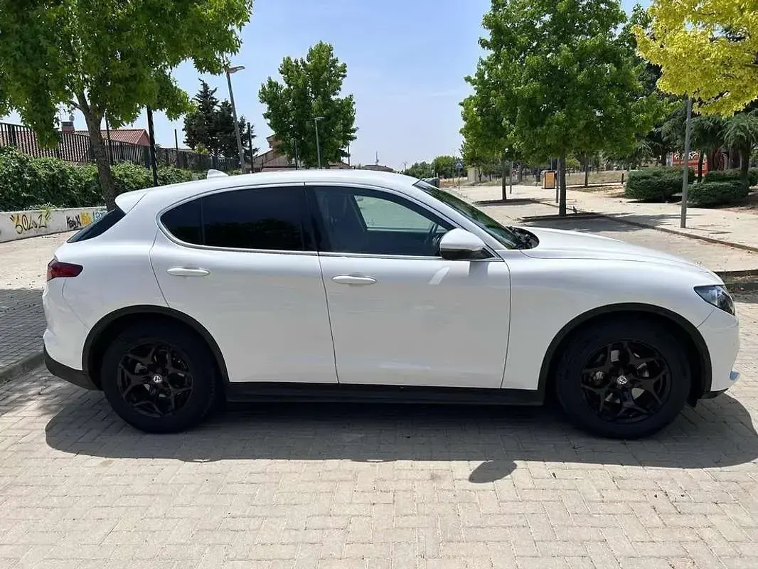 Usado Alfa Romeo Stelvio Super 159 CV (116 kW) 2019 Blanco SUV
