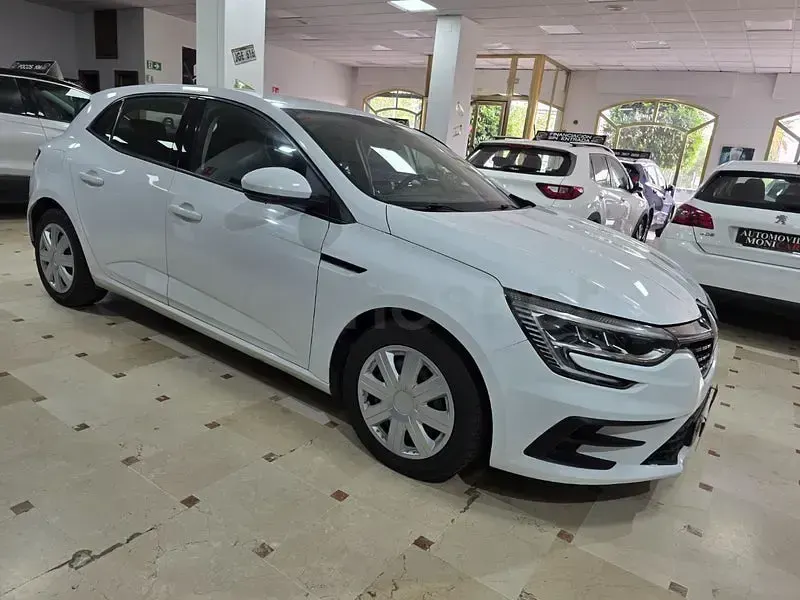 Usado Renault Mégane II Life 115 CV (84 kW) 2021 Blanco Berlina