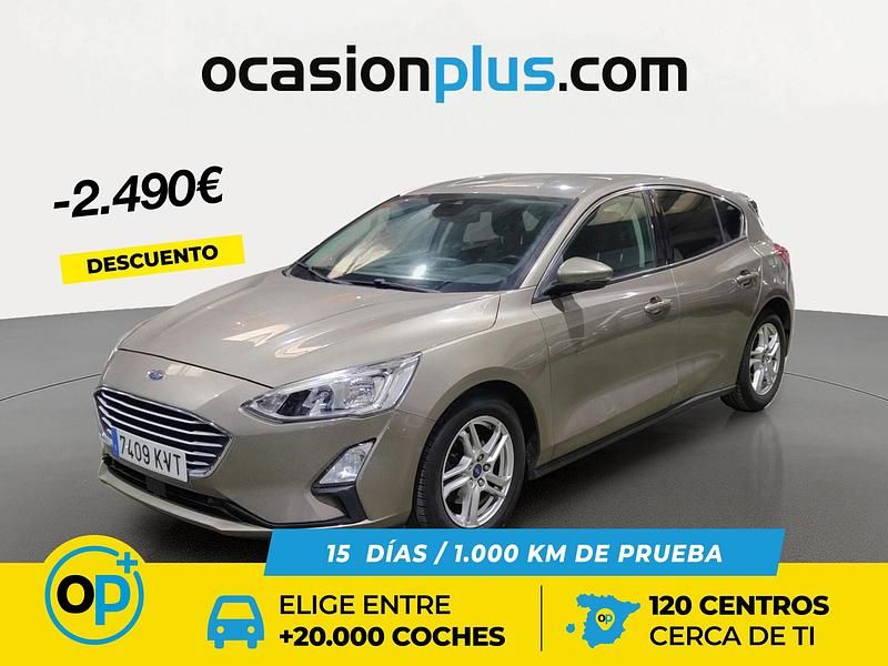 Usado Ford Focus Trend 125 CV (91 kW) 2019 Gris / plata Berlina
