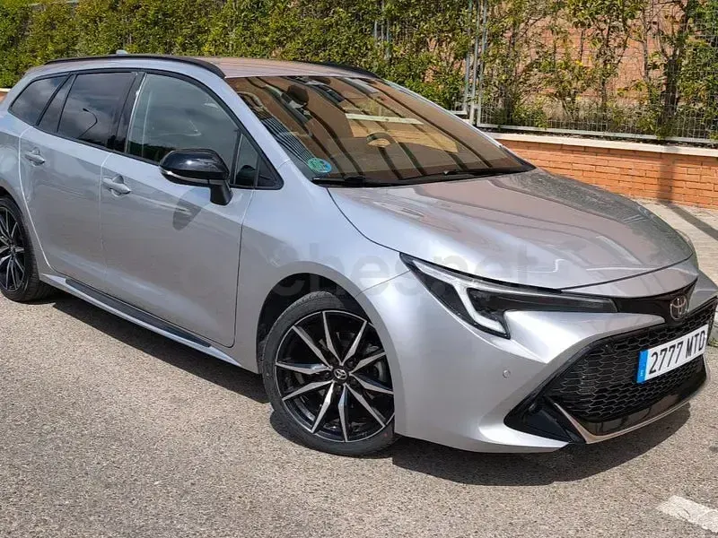 Usado Toyota Corolla Sport 196 CV (144 kW) 2024 Gris / plata Familiar
