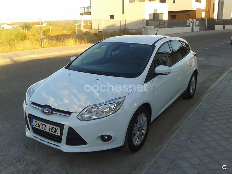 Usado Ford Focus Trend 115 CV (84 kW) 2013 Blanco Berlina