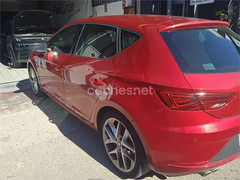 Usado Seat Leon FR 150 CV (110 kW) 2017 Rojo Berlina